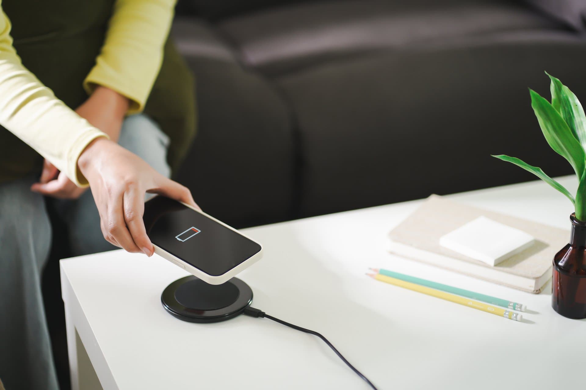 How to Choose a MagSafe Wireless Charger: A Buyer's Checklist